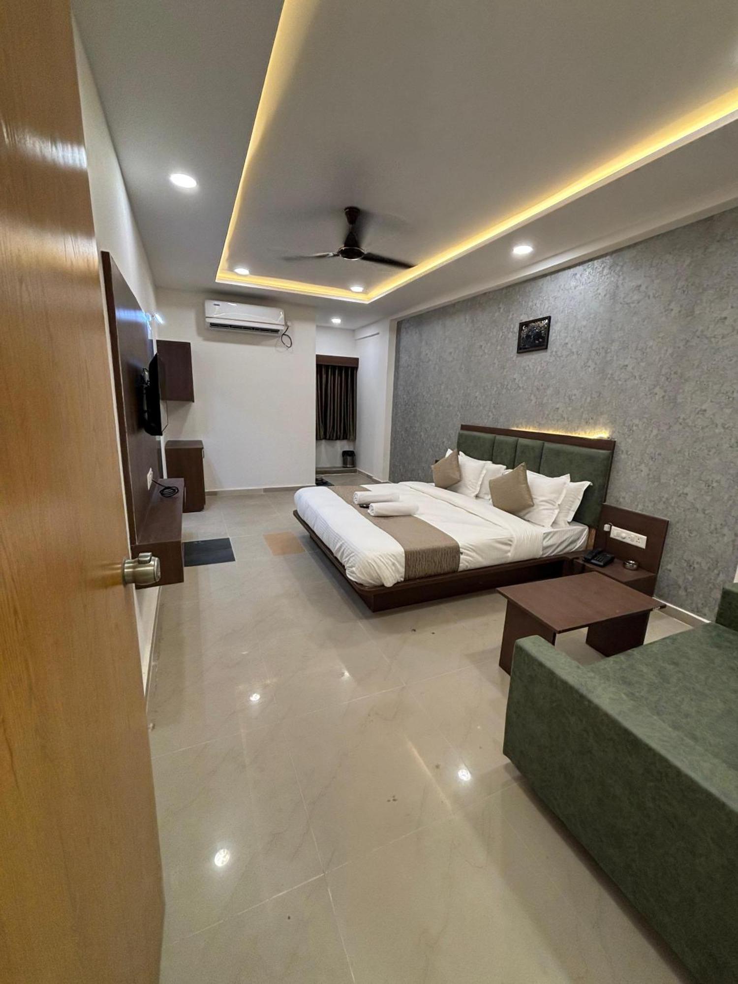 Hotel Mountain Bharuch Exterior foto